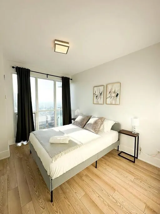 טורונטו Elegant Suites - City Views, Lake View, Free Parking